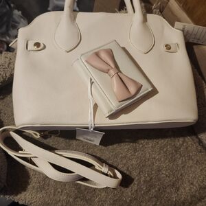 Elegant Cream Handbag with Pink Bow Wallet